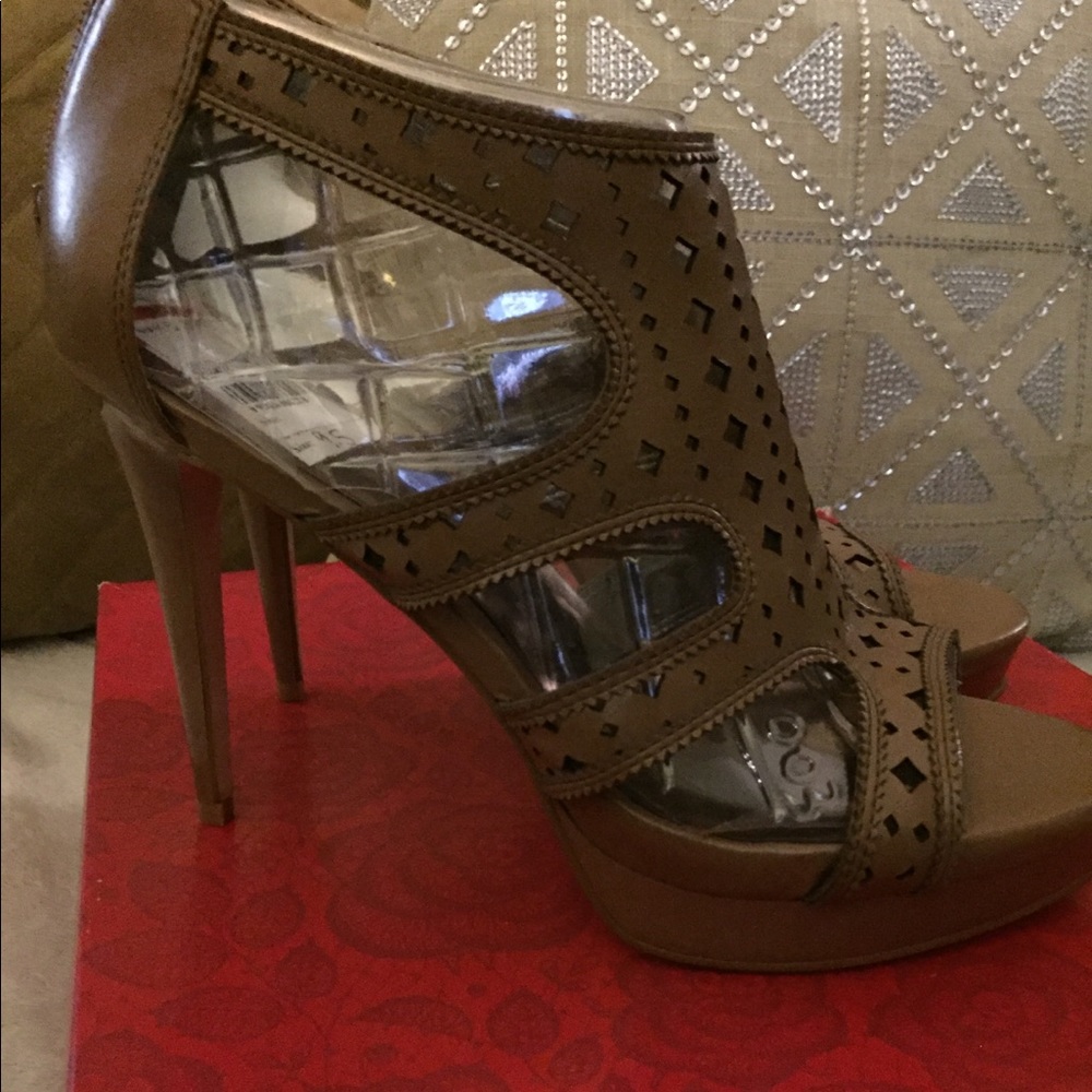 Carlos Marsalis Soft Taupe Heeled Sandals - Picture 4 of 8